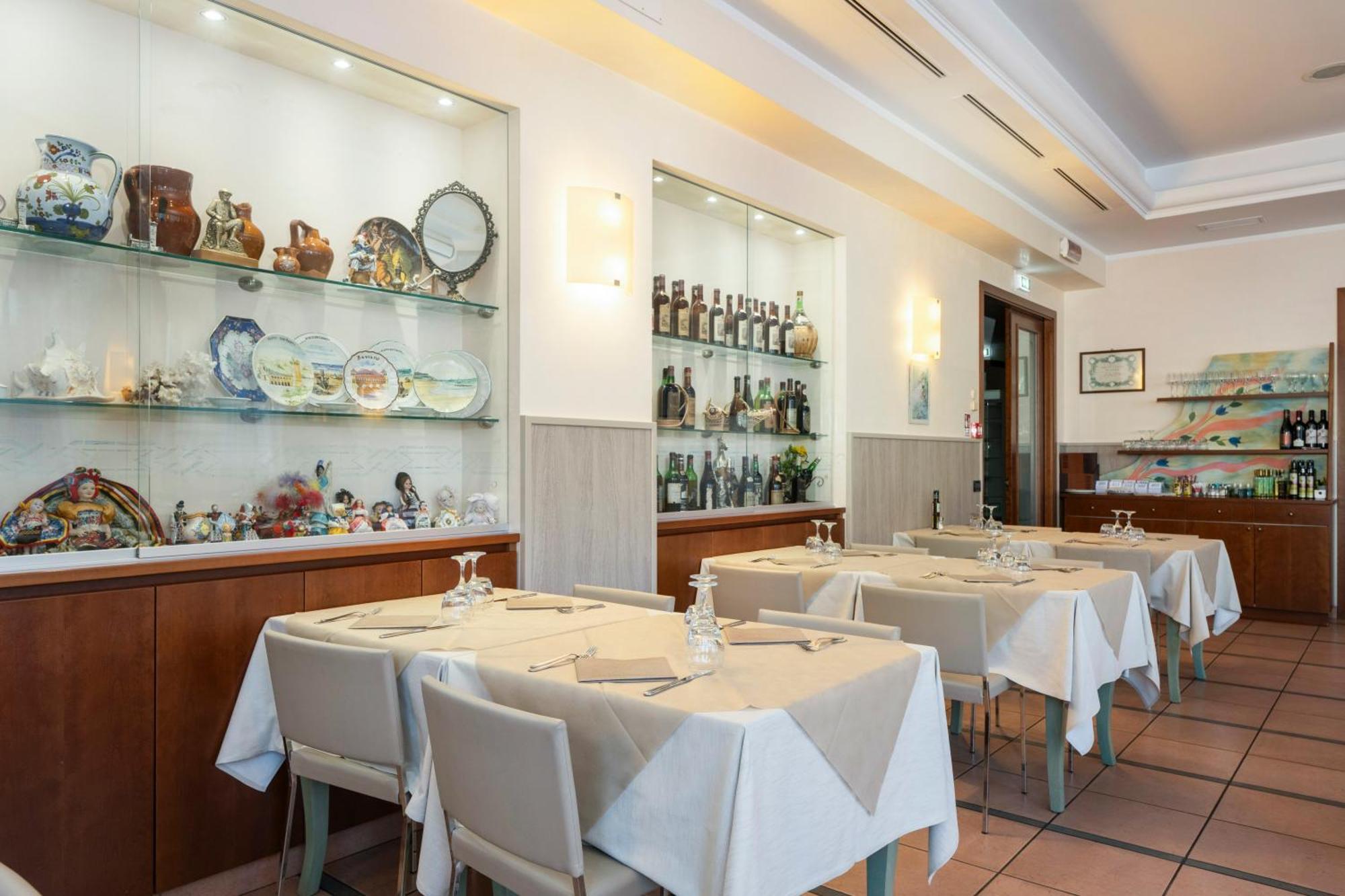 Hotel Mondial Porto Recanati Ngoại thất bức ảnh
