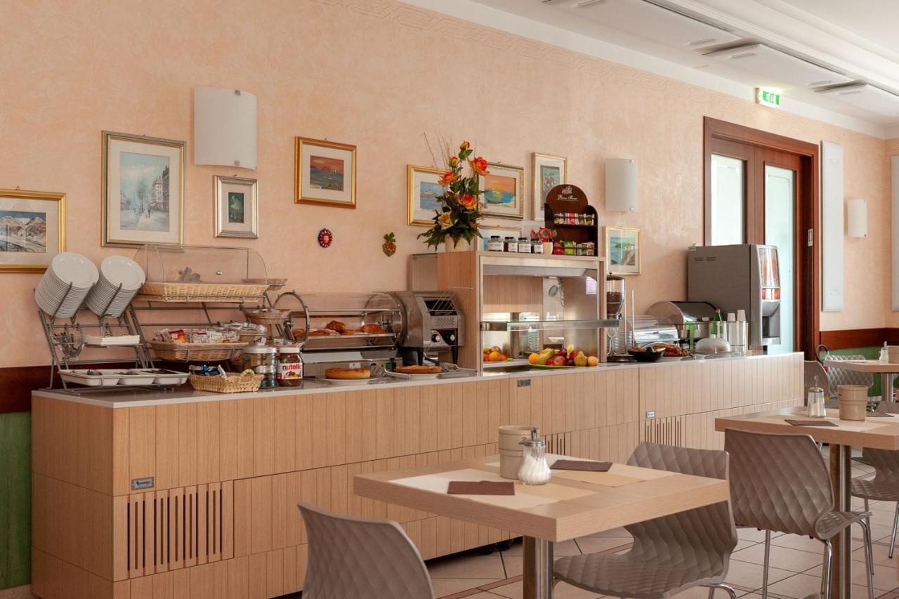Hotel Mondial Porto Recanati Ngoại thất bức ảnh