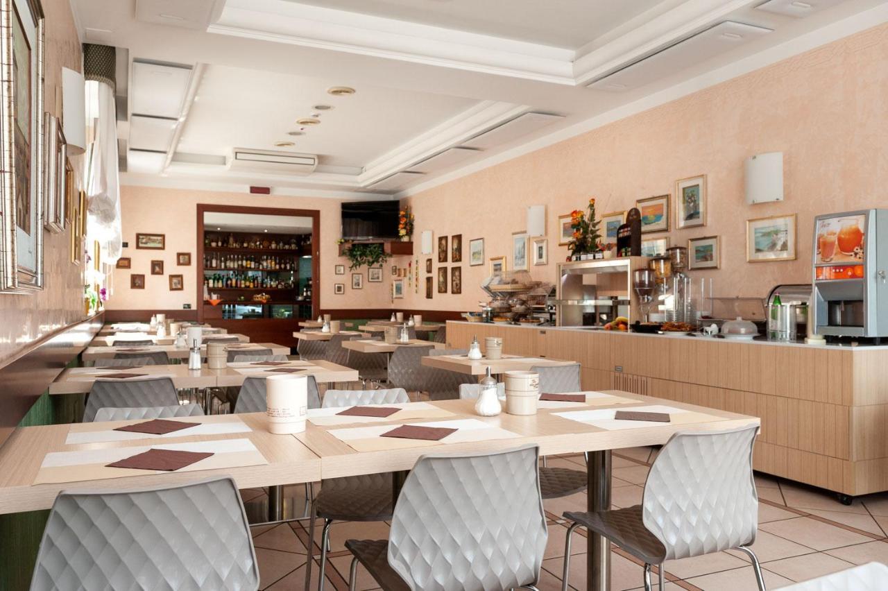 Hotel Mondial Porto Recanati Ngoại thất bức ảnh