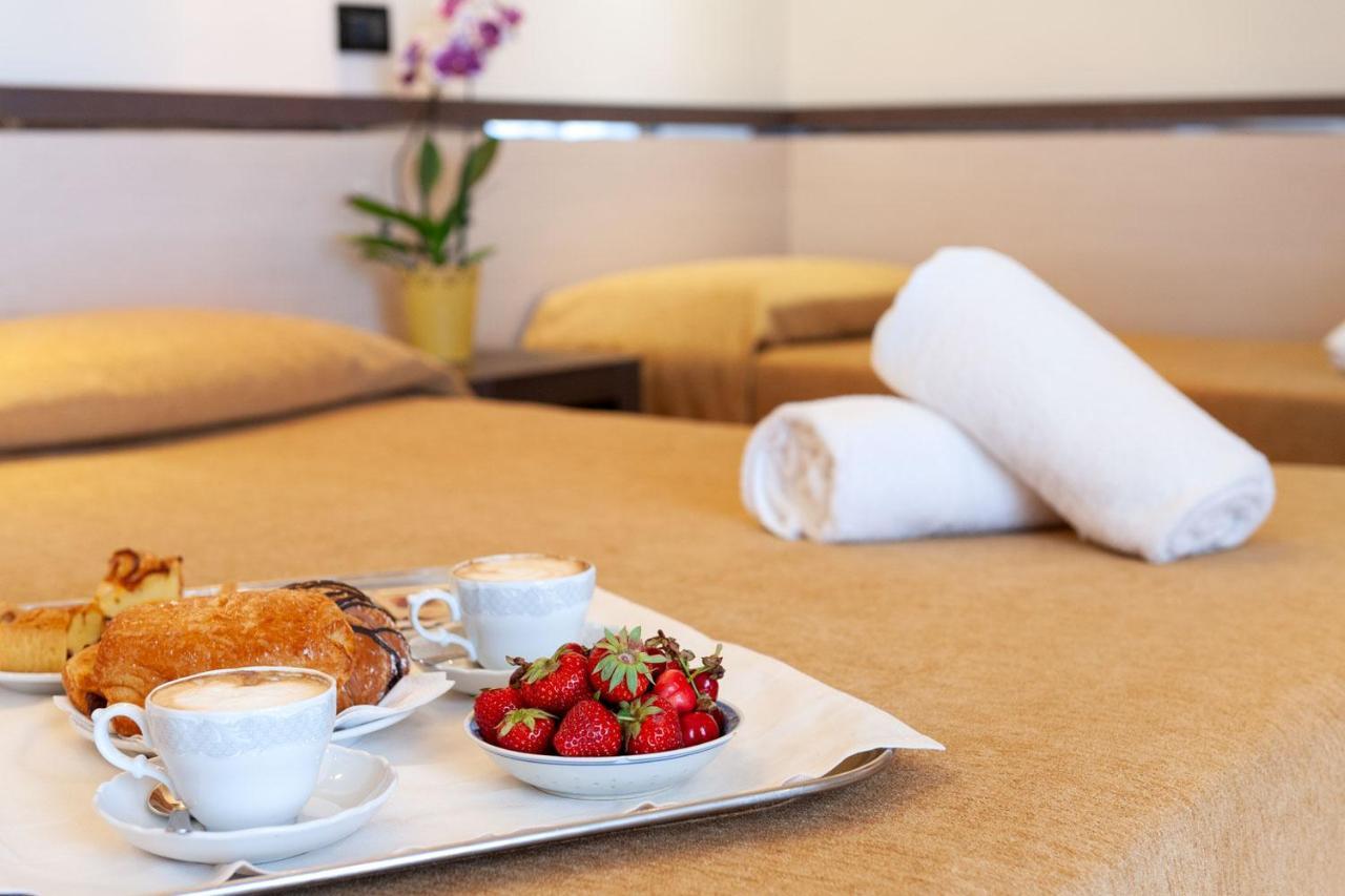 Hotel Mondial Porto Recanati Ngoại thất bức ảnh
