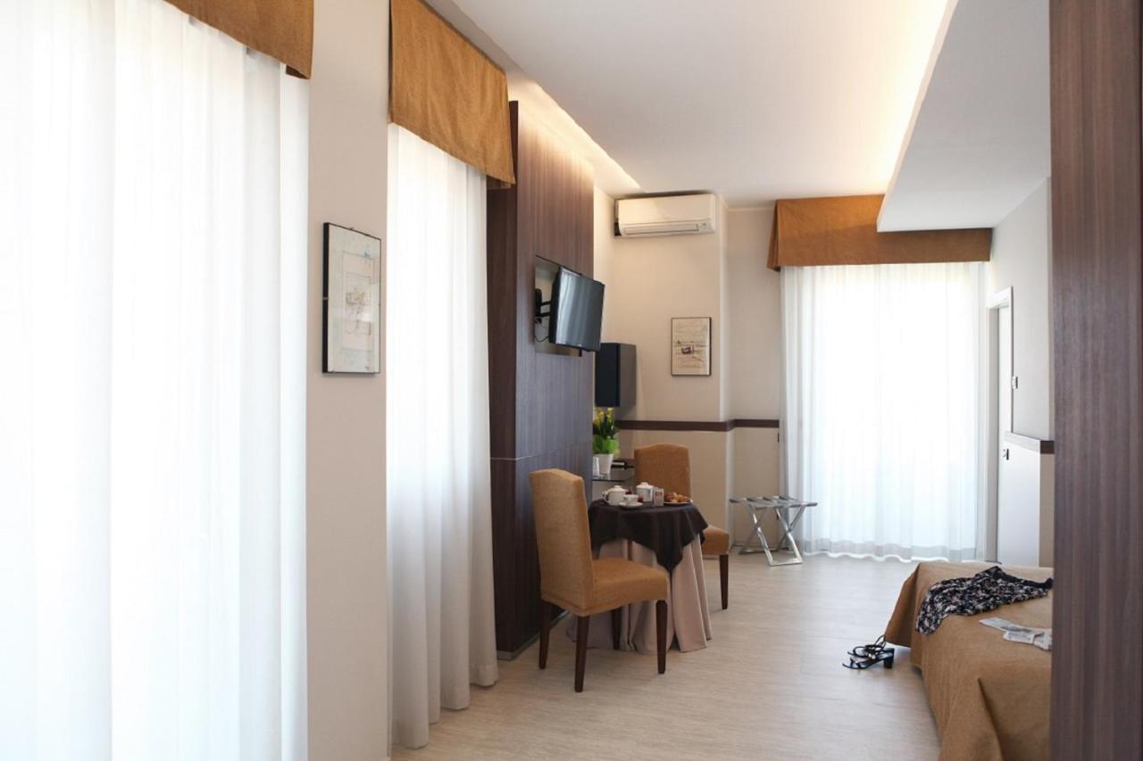 Hotel Mondial Porto Recanati Ngoại thất bức ảnh